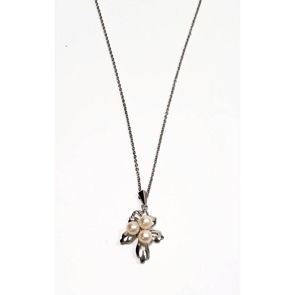 Vintage Cultured 3 Pearl Silver Pendant Necklace Silver Tone Chain 16"